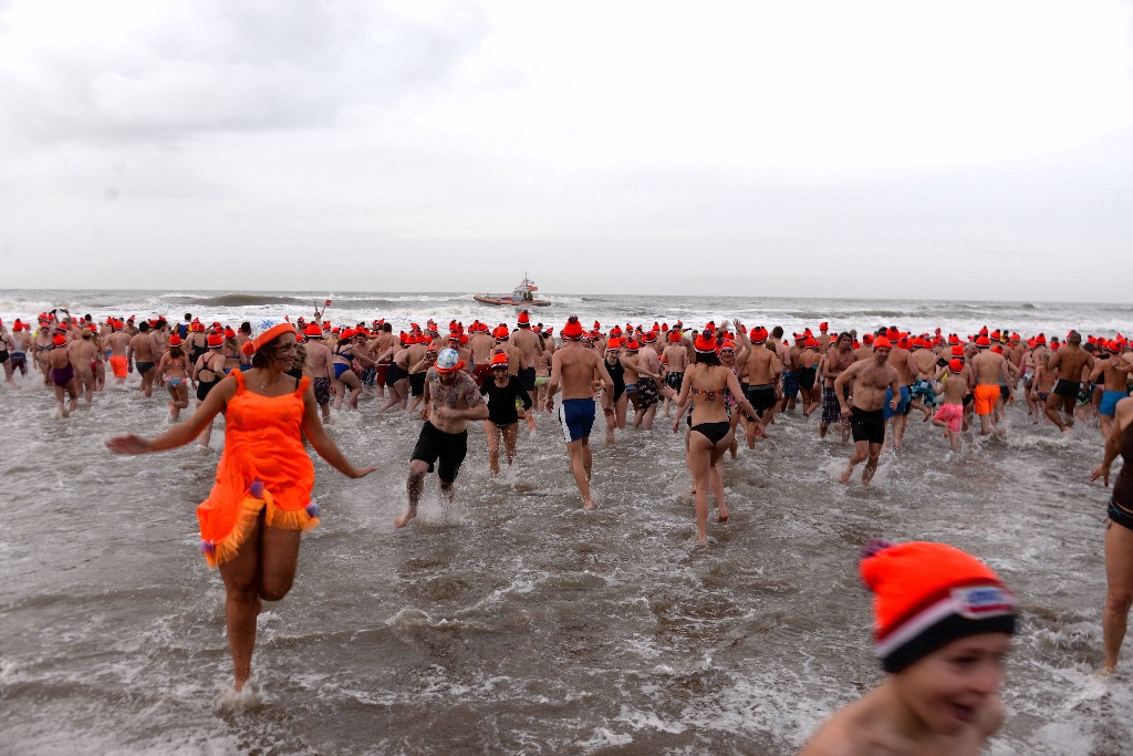 ../Images/Nieuwjaarsduik Nederzandt 2018 060.jpg